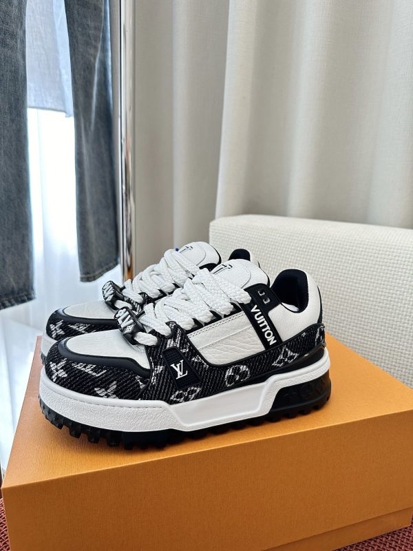1AGZBL LV Trainer Maxi Sneaker Black