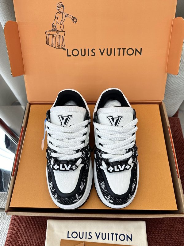 1AGZBL LV Trainer Maxi Sneaker Black