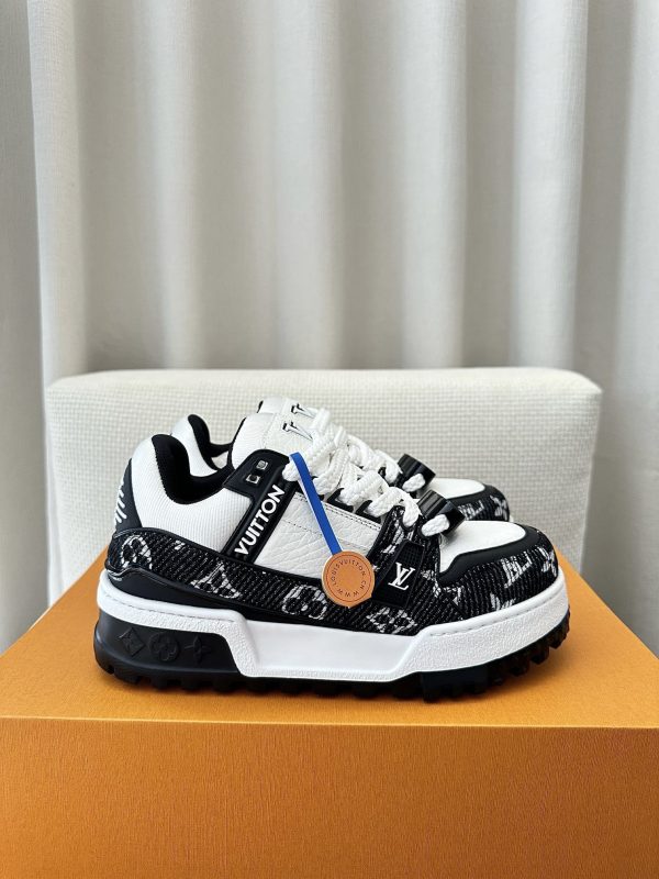 1AGZBL LV Trainer Maxi Sneaker Black
