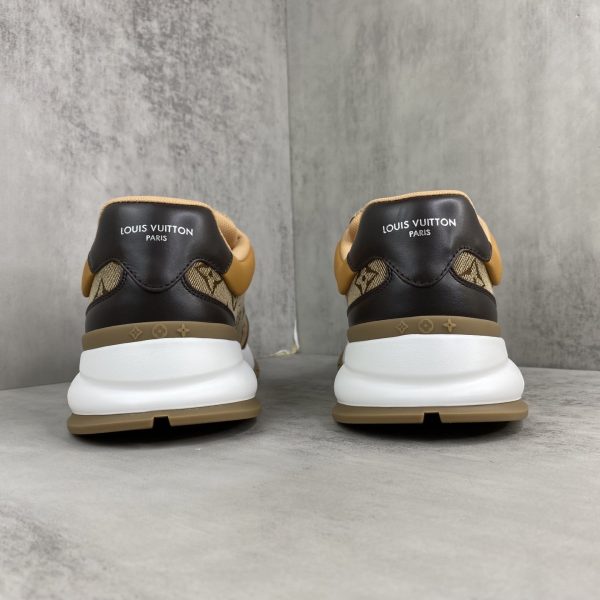 1AJ717 LV Classic Sneaker Brown