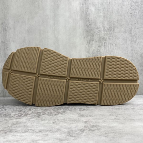 1AJ717 LV Classic Sneaker Brown