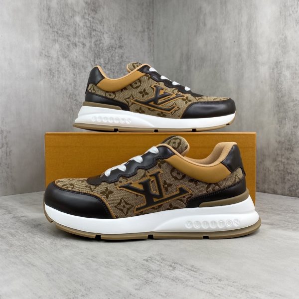1AJ717 LV Classic Sneaker Brown