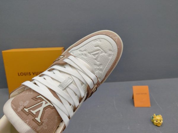 1AJAH0 LV Trainer Sneaker Brown