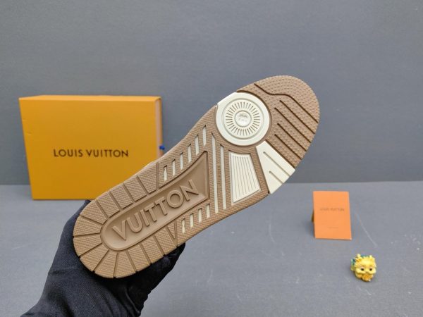 1AJAH0 LV Trainer Sneaker Brown