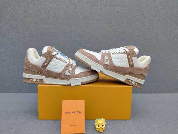 1AJAH0 LV Trainer Sneaker Brown