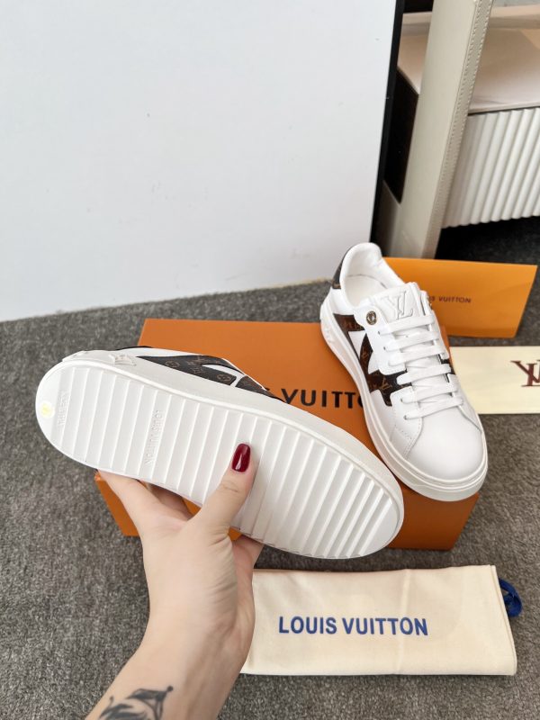 LV 1AIEFC Time Out Sneaker White 9 LV 1AIEFC Time Out Sneaker White