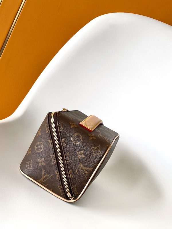 LV M11750 Toiletry Bag 5 LV M11750 Toiletry Bag