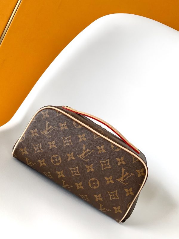 LV M11750 Toiletry Bag 7 LV M11750 Toiletry Bag