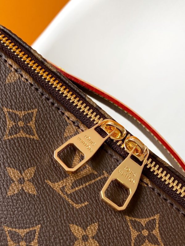 LV M11750 Toiletry Bag 9 LV M11750 Toiletry Bag