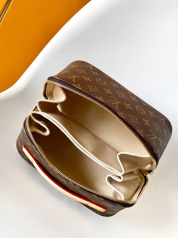 LV M11750 Toiletry Bag 15 LV M11750 Toiletry Bag