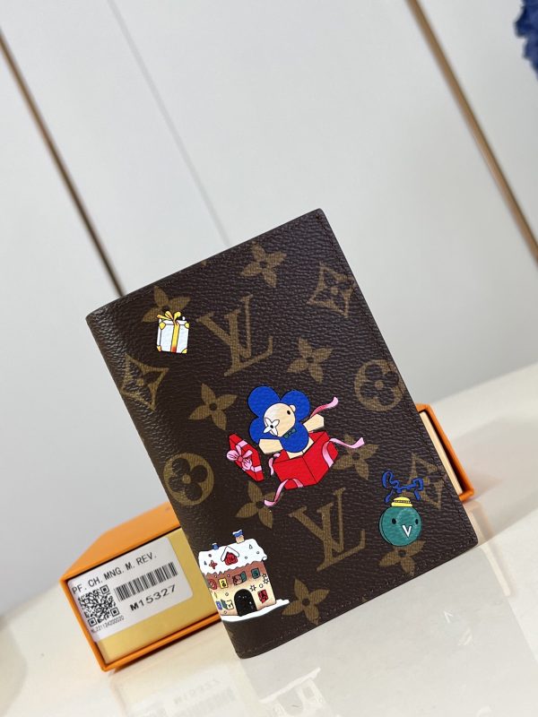 LV M15327 Passport Cover MonogramIced Gold