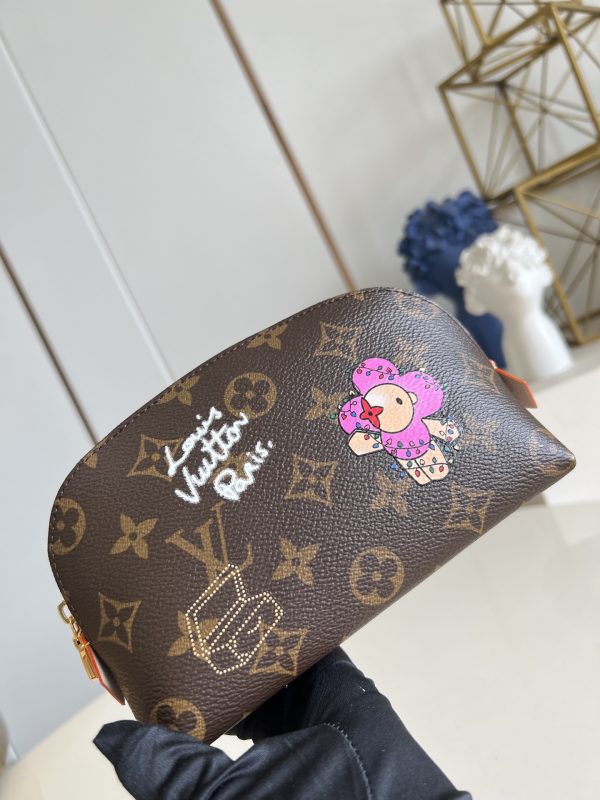 LV M15359 Cosmetic Pouch PM Fuchsia
