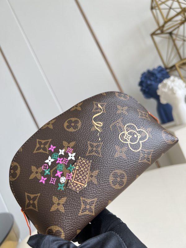 LV M15359 Cosmetic Pouch PM Fuchsia