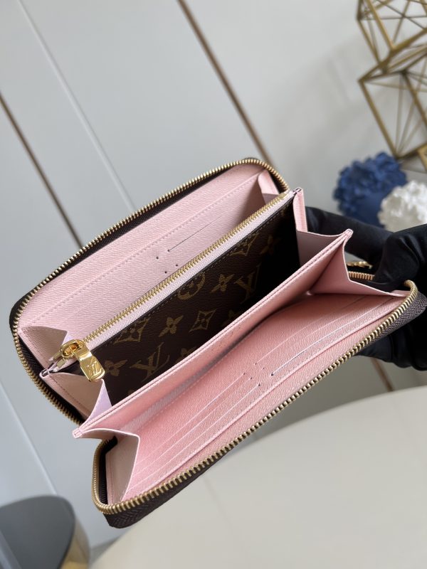 LV M26256 Zippy Wallet Monogram Snowy Pearl