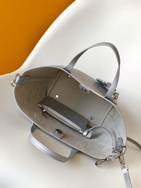 LV M26420 Blossom PM Silver 7 LV M26420 Blossom PM Silver