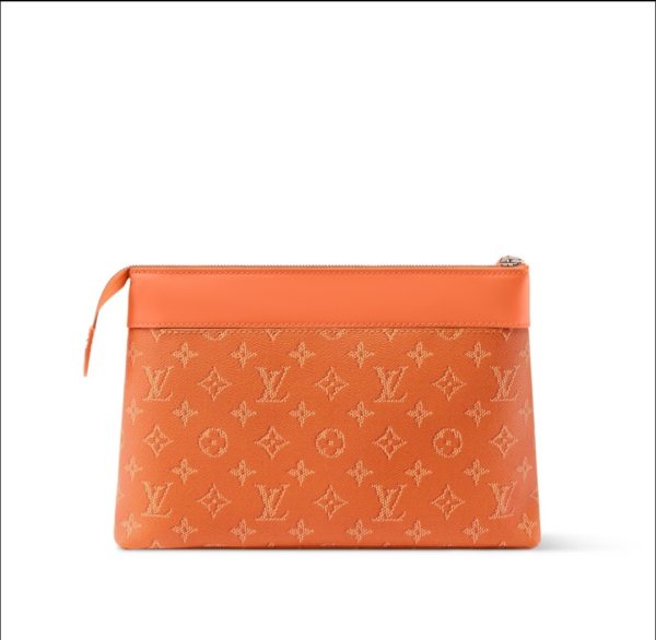 LV M26828 Pochette Voyage Souple Caramel 5 LV M26828 Pochette Voyage Souple Caramel