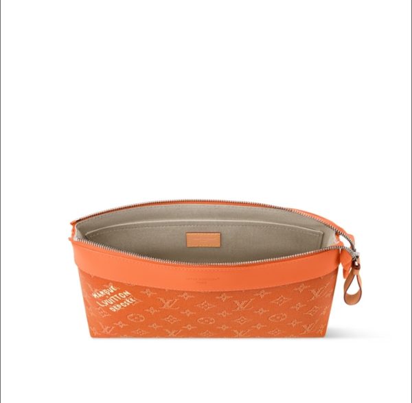 LV M26828 Pochette Voyage Souple Caramel 7 LV M26828 Pochette Voyage Souple Caramel