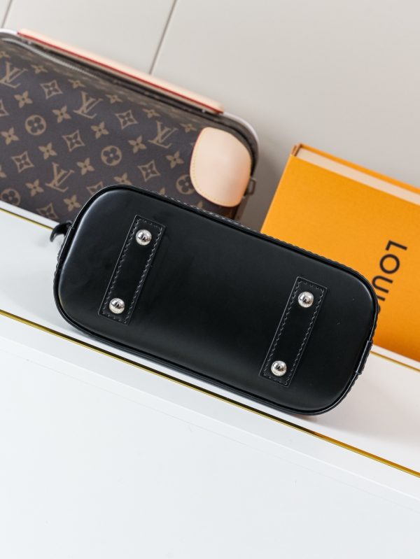 LV M24645 Alma BB Black