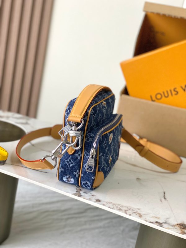 LV M27553 Nil Cross-body bag Blue