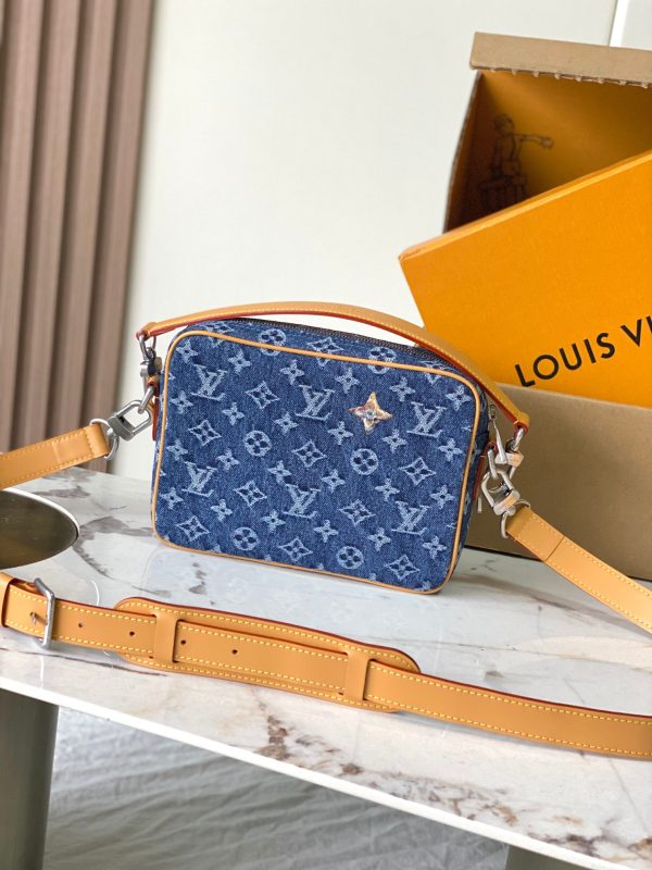 LV M27553 Nil Cross-body bag Blue