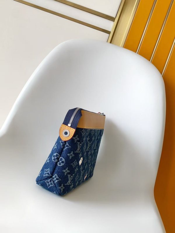 LV M27559 Pochette Voyage Souple Blue