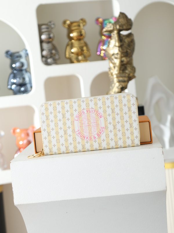 LV M28463 Zippy Wallet LV Stamp Banana