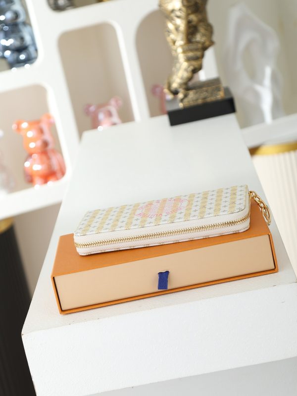 LV M28463 Zippy Wallet LV Stamp Banana