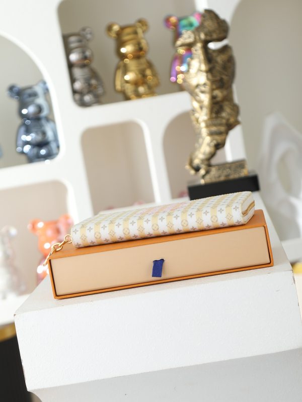 LV M28463 Zippy Wallet LV Stamp Banana