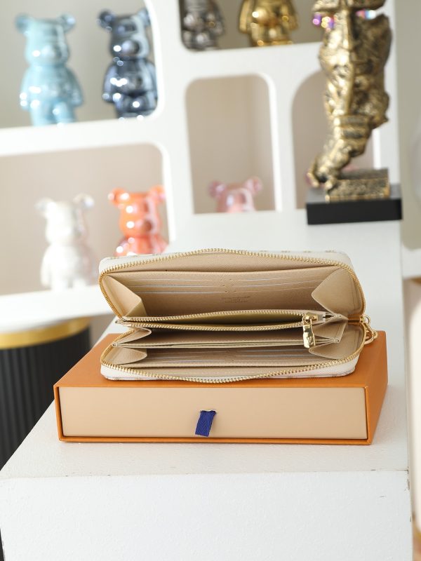 LV M28463 Zippy Wallet LV Stamp Banana