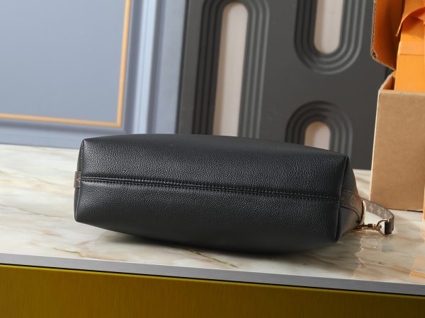 LV M29195 Multipass Handbag Black