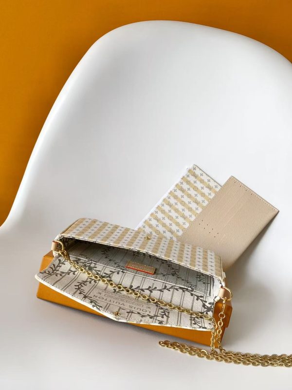 LV M29471 Pochette Félicie LV Stamp Banana